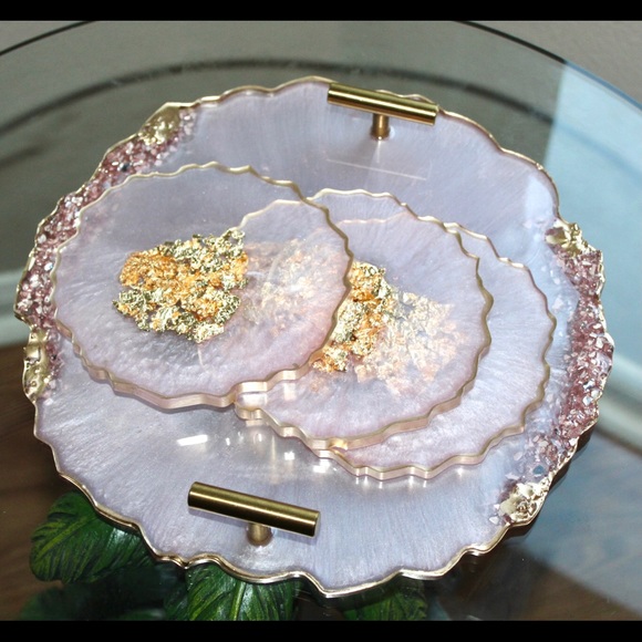 Handmade Blush Round Resin Tray With Handles And Coasters - Picture 5 of 8